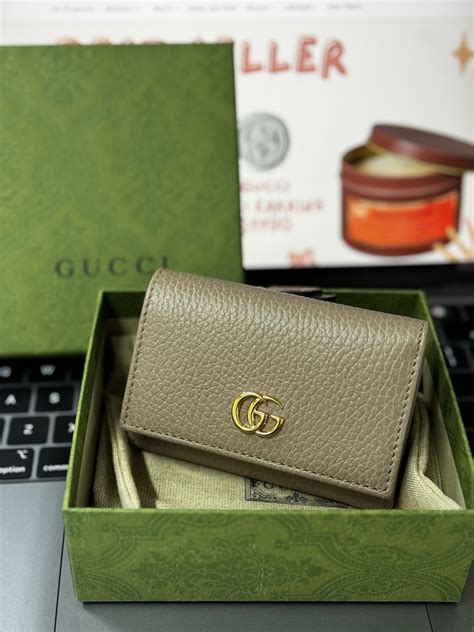 Gucci 女裝銀包 .